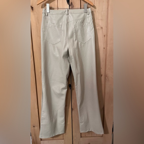 EUC LE LIS Vanilla Cream Floral Faux Leather Pant Vegan Leather Daisy Embossed - Picture 6 of 10
